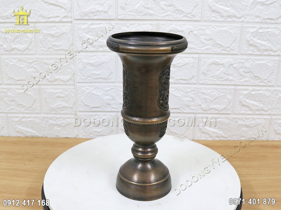 Ống cắm hương c&oacute; m&agrave;u sắc n&acirc;u cổ k&iacute;nh mang đến kh&ocirc;ng gian thờ c&uacute;ng linh thi&ecirc;ng